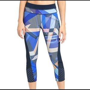 NWOT Athleta Electric Geo Soñar Capri